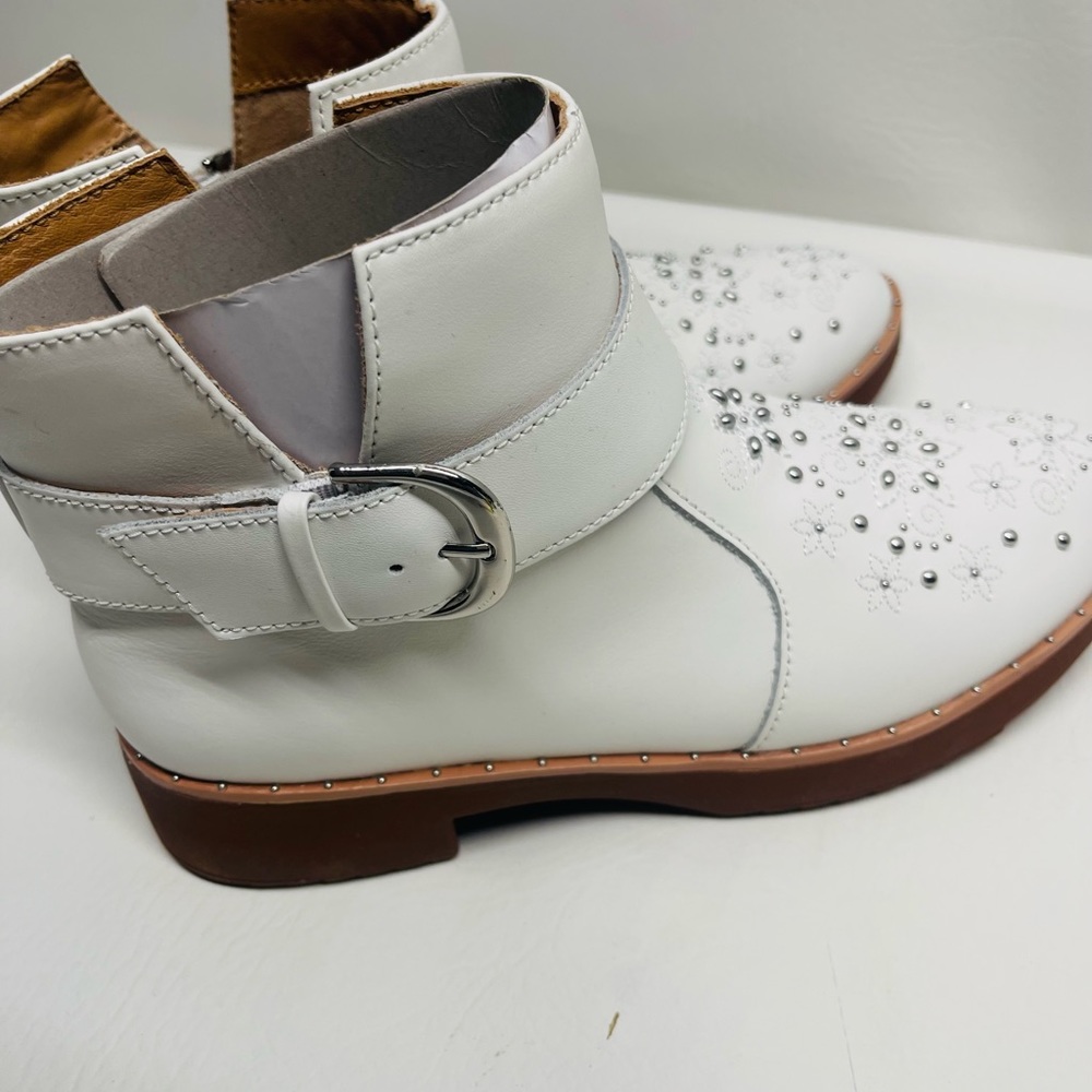 FITFLOP ATHENA FLOWER STUD ANKLE BOOTS URBAN WHITE SIZE 7 NWOT - Picture 5 of 8